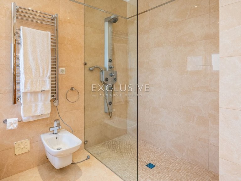 Villa for Sale in Praia Da Luz, Algarve 13