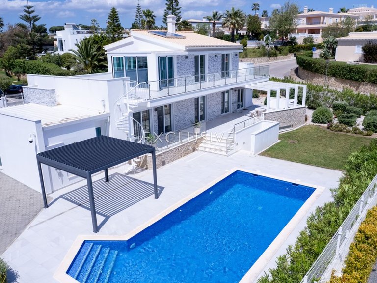 Villa for Sale in Carvoeiro, Algarve 31