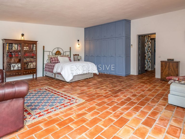 Villa for Sale in Praia Da Luz, Algarve 30