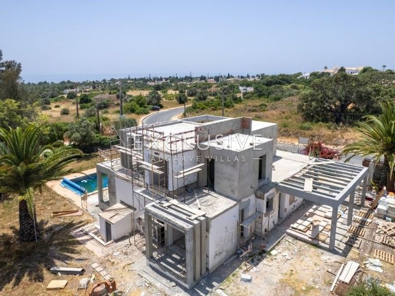 Villa for Sale in Carvoeiro, Algarve 8