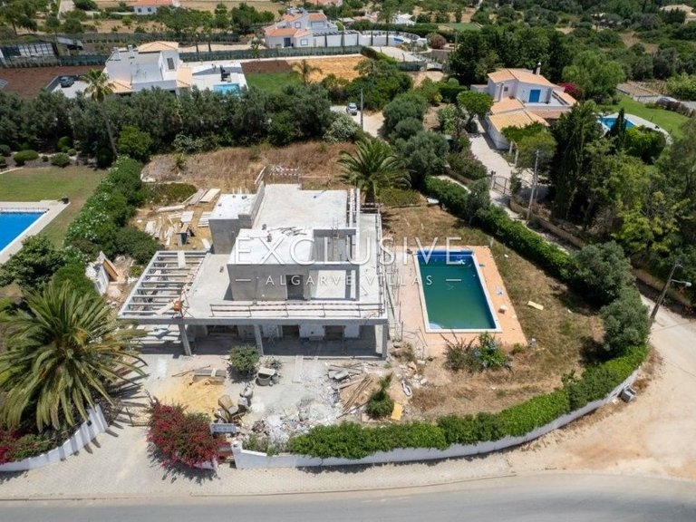 Villa for Sale in Carvoeiro, Algarve 10