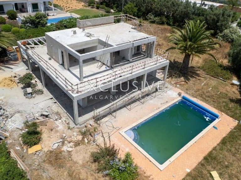 Villa for Sale in Carvoeiro, Algarve 12