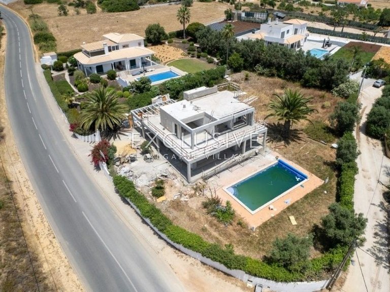 Villa for Sale in Carvoeiro, Algarve 11