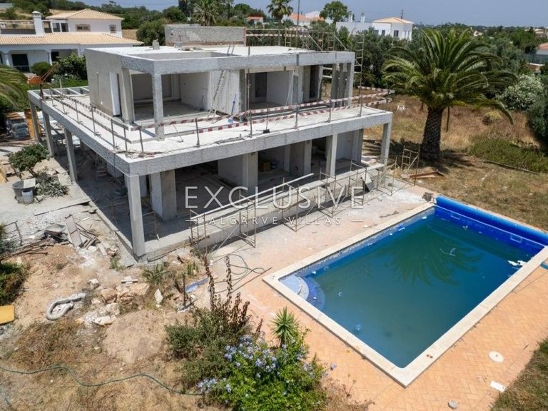 Villa for Sale in Carvoeiro, Algarve 5