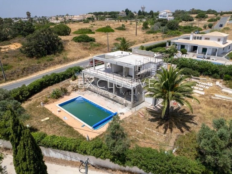 Villa for Sale in Carvoeiro, Algarve 13