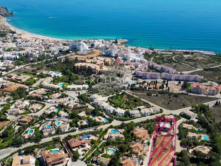 Villa for Sale in Praia Da Luz, Algarve 10