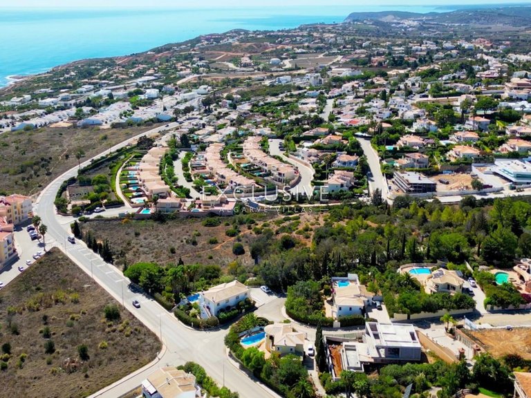 Villa for Sale in Praia Da Luz, Algarve 12