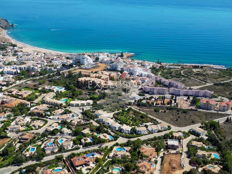 Villa for Sale in Praia Da Luz, Algarve 19
