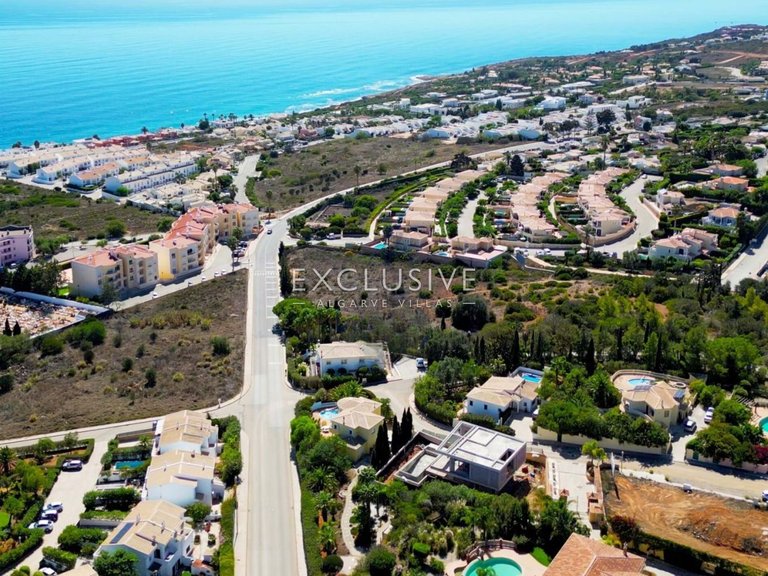 Villa for Sale in Praia Da Luz, Algarve 23