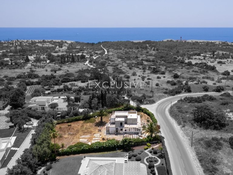 Villa for Sale in Carvoeiro, Algarve 2