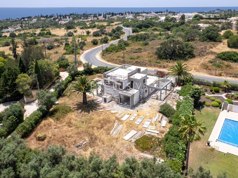 Villa for Sale in Carvoeiro, Algarve 6