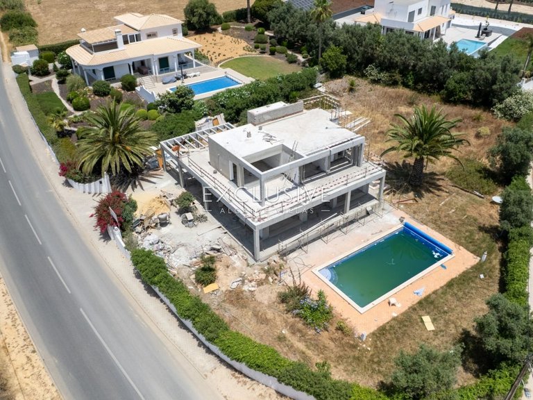Villa for Sale in Carvoeiro, Algarve 23