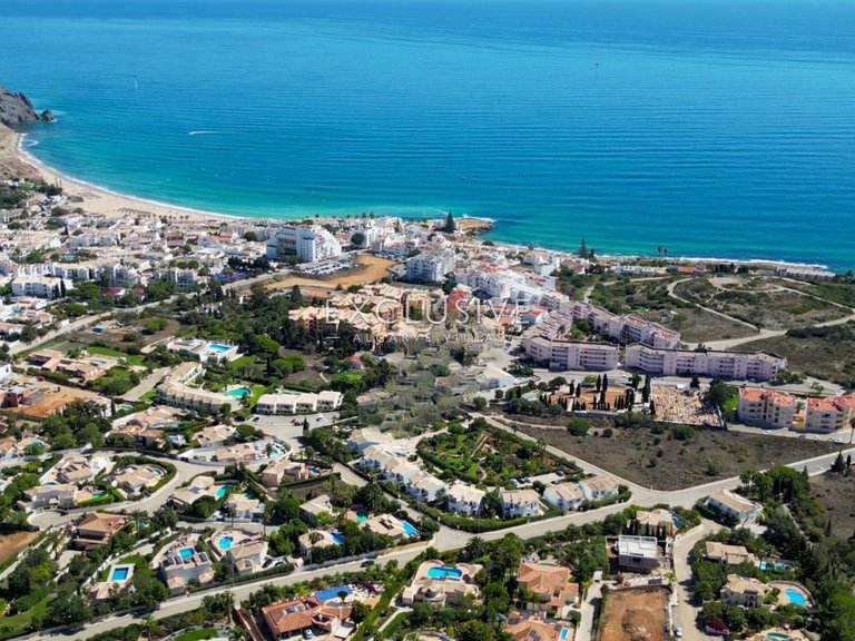 Villa for Sale in Praia Da Luz, Algarve 10