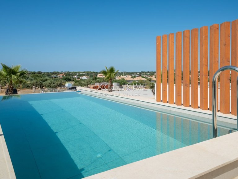 Villa for Sale in Almancil, Algarve 3