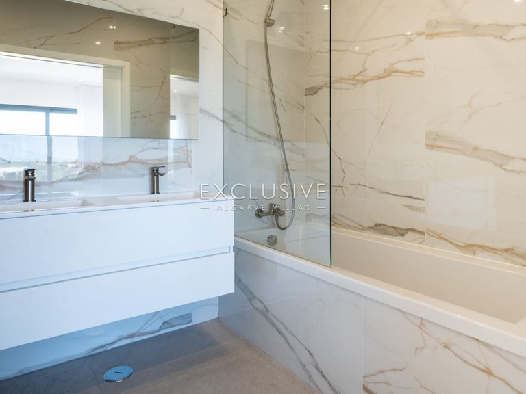 Villa for Sale in Almancil, Algarve 18