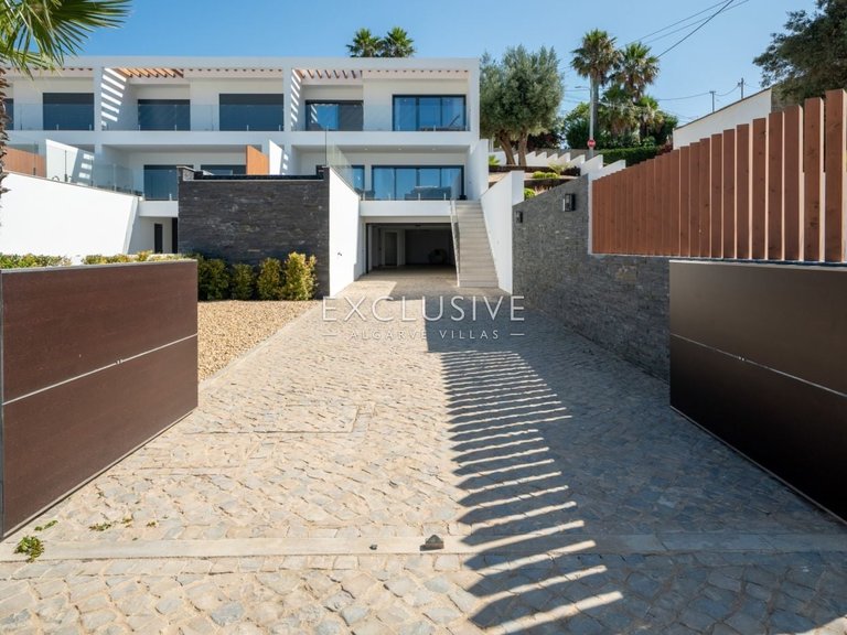 Villa for Sale in Almancil, Algarve 1