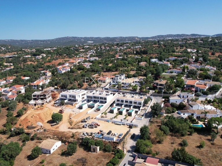 Villa for Sale in Almancil, Algarve 1