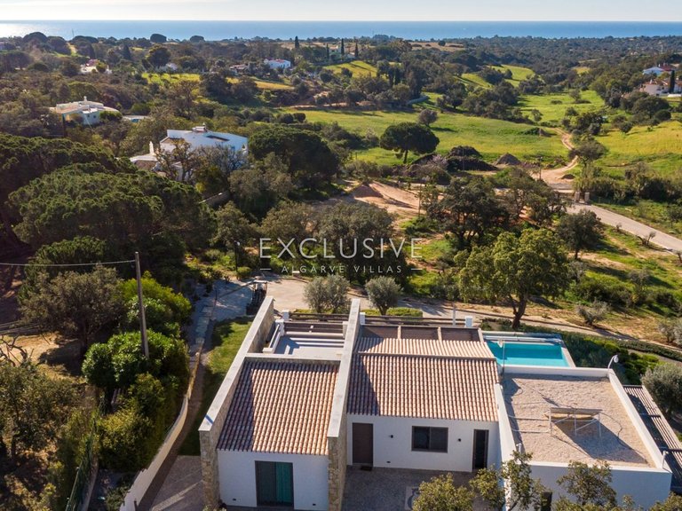Villa for Sale in Porches, Algarve 33