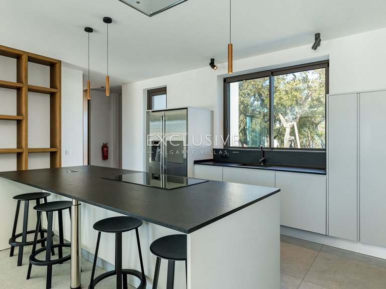 Villa for Sale in Porches, Algarve 11