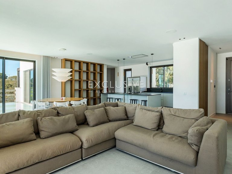 Villa for Sale in Porches, Algarve 6