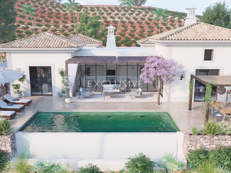 Villa for Sale in Carvoeiro, Algarve 1