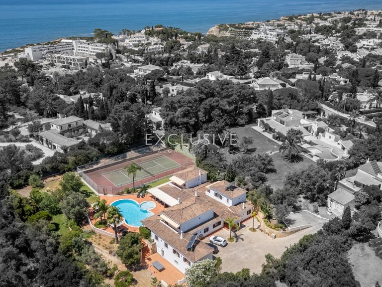 Villa for Sale in Carvoeiro, Algarve 47