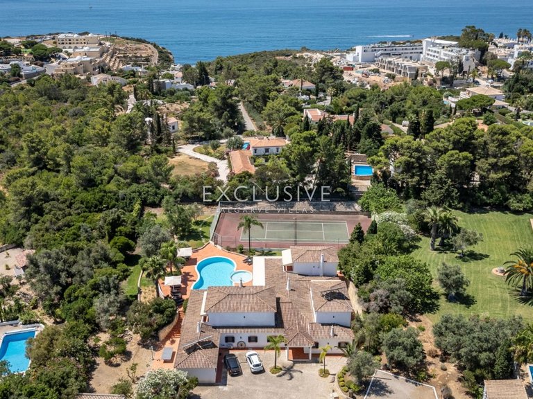 Villa for Sale in Carvoeiro, Algarve 1
