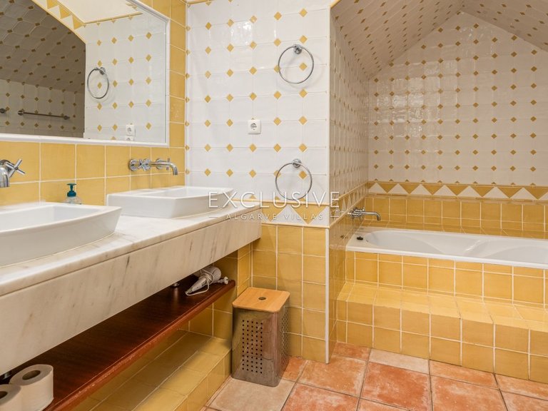 Villa for Sale in Carvoeiro, Algarve 9