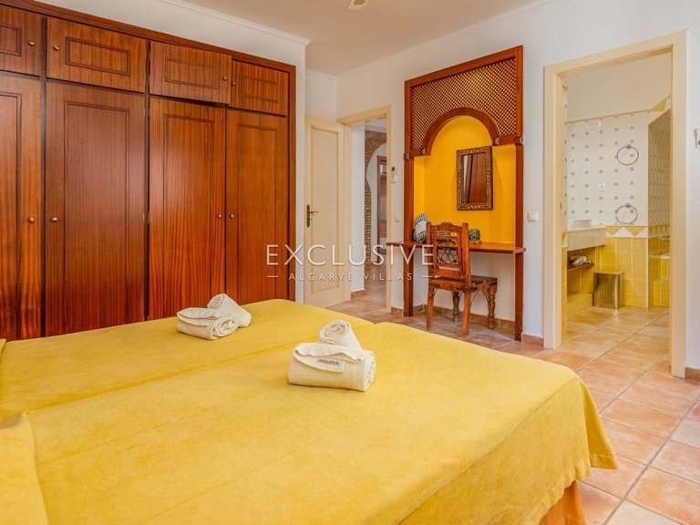 Villa for Sale in Carvoeiro, Algarve 10