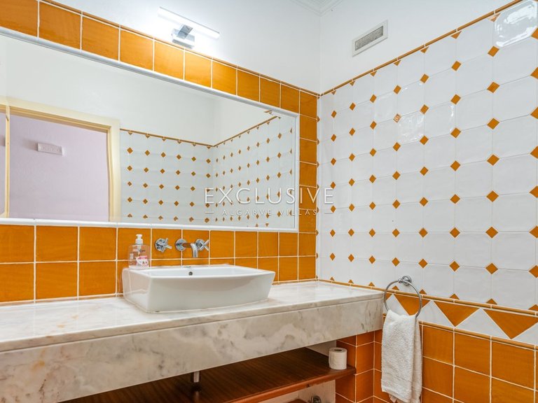 Villa for Sale in Carvoeiro, Algarve 7