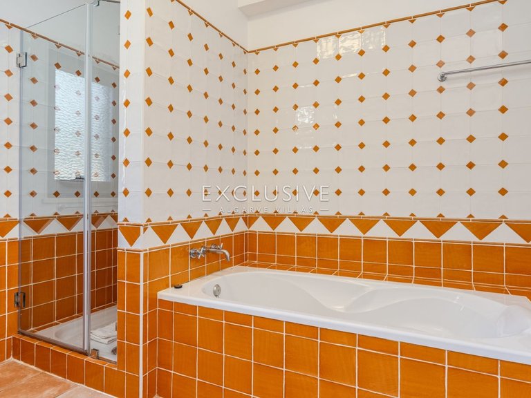 Villa for Sale in Carvoeiro, Algarve 13