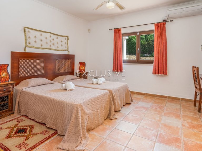 Villa for Sale in Carvoeiro, Algarve 11