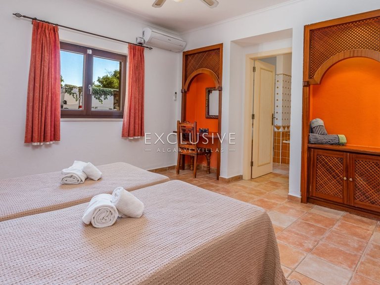 Villa for Sale in Carvoeiro, Algarve 12