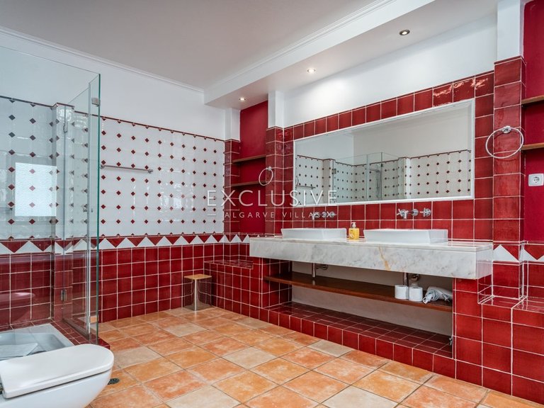 Villa for Sale in Carvoeiro, Algarve 17