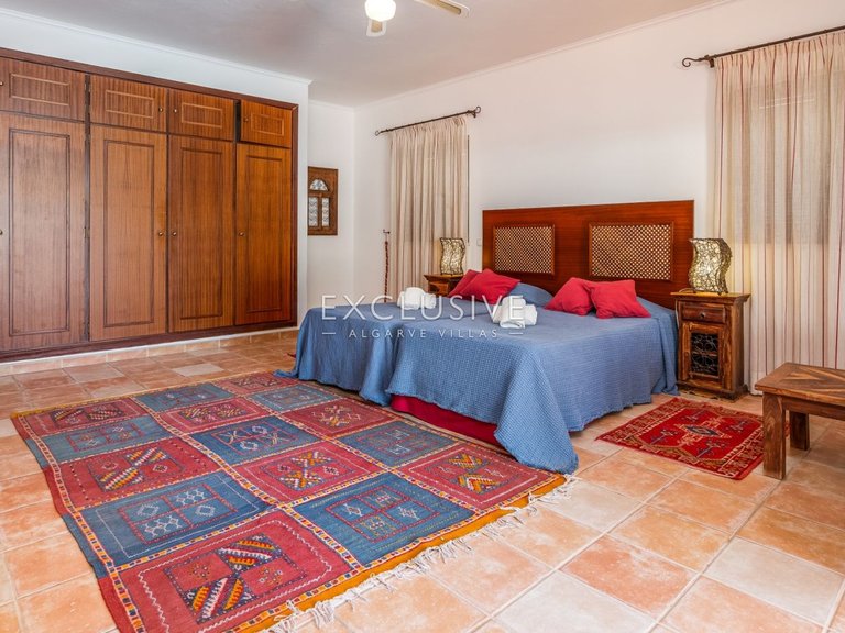 Villa for Sale in Carvoeiro, Algarve 16