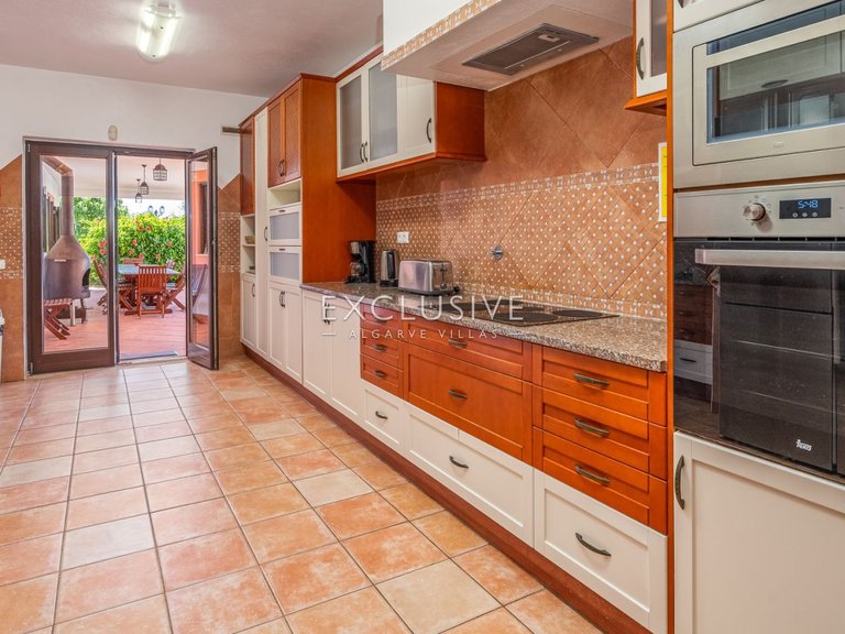 Villa for Sale in Carvoeiro, Algarve 20