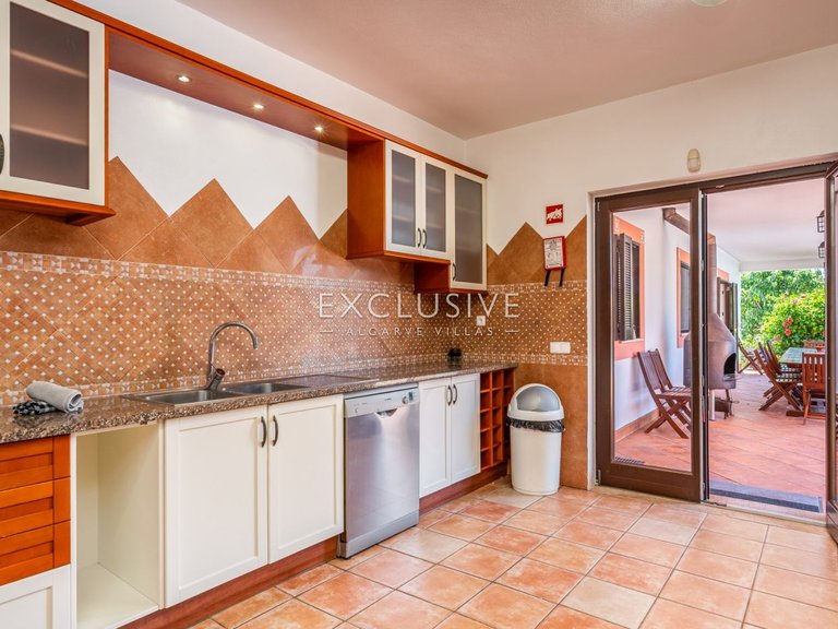 Villa for Sale in Carvoeiro, Algarve 19