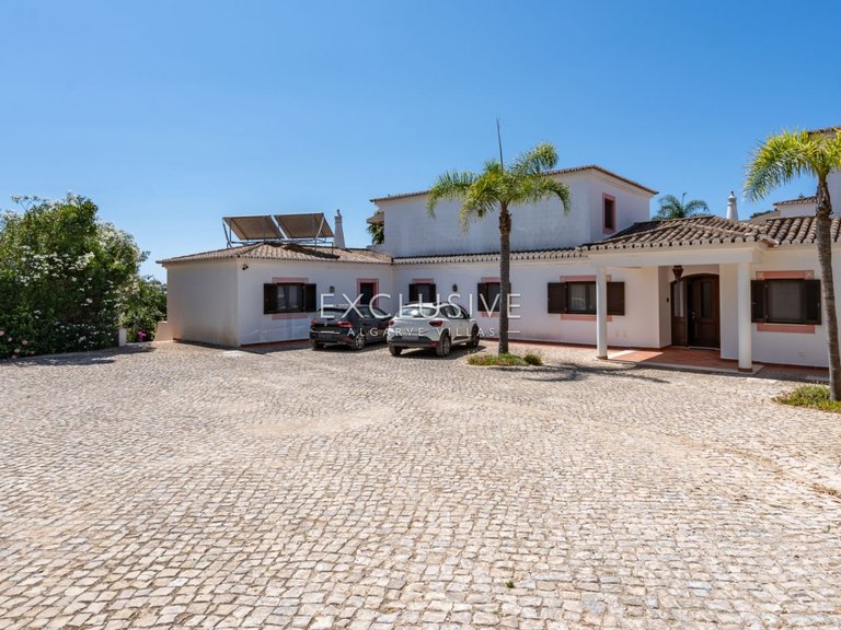 Villa for Sale in Carvoeiro, Algarve 44