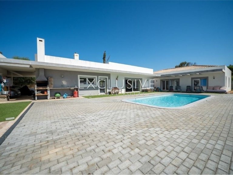 Villa for Sale in Alvor, Algarve 9