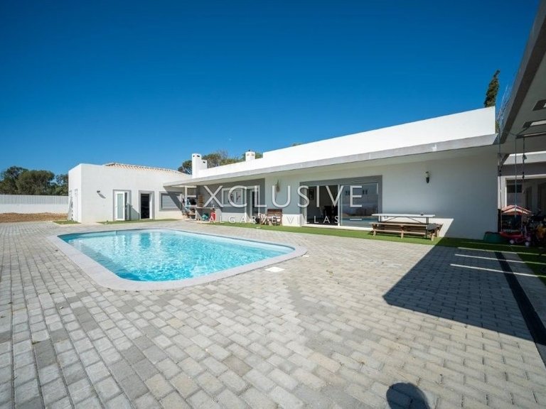 Villa for Sale in Alvor, Algarve 1