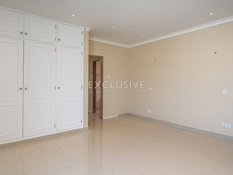 Villa for Sale in Lagos, Algarve 16