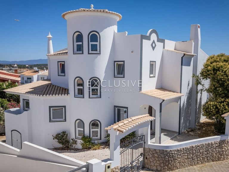Villa for Sale in Lagos, Algarve 1