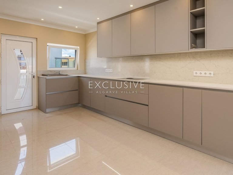 Villa for Sale in Lagos, Algarve 6