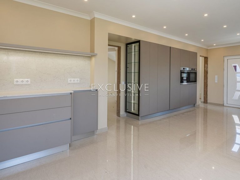 Villa for Sale in Lagos, Algarve 7