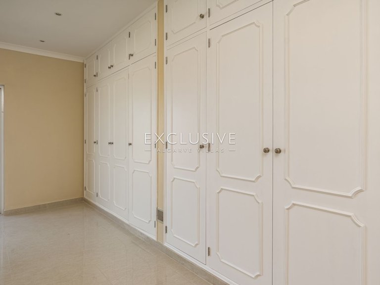 Villa for Sale in Lagos, Algarve 10