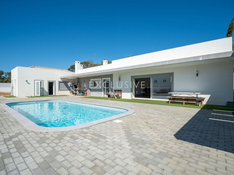 Villa for Sale in Alvor, Algarve 30