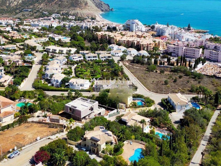 Villa for Sale in Praia Da Luz, Algarve 20