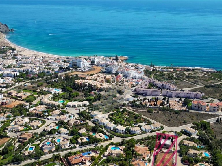 Villa for Sale in Praia Da Luz, Algarve 12