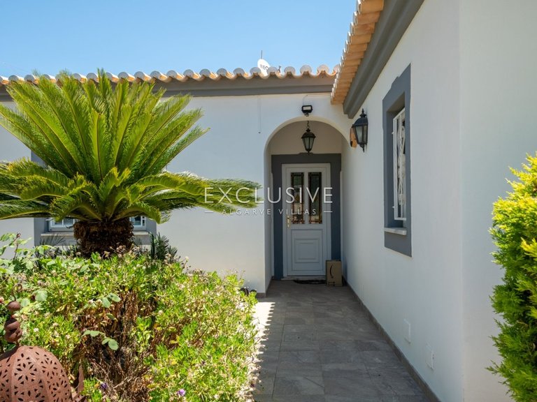 Villa for Sale in Carvoeiro, Algarve 8