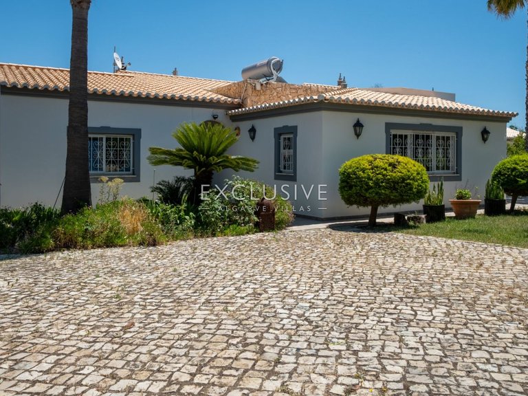 Villa for Sale in Carvoeiro, Algarve 36
